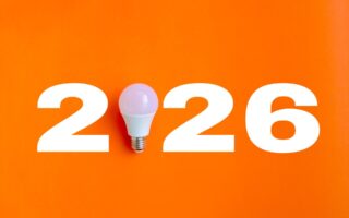 Leuchtende Glühbirne als Symbol für Innovation und Finanzen