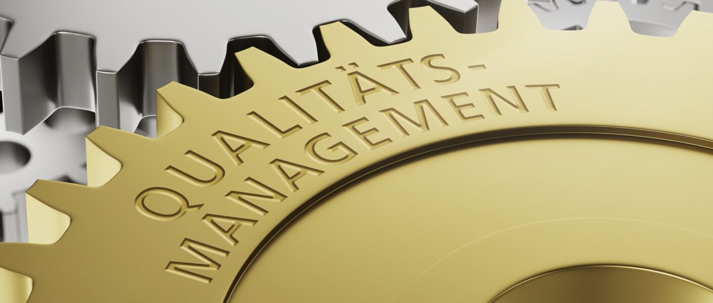 Zahnräder mit Schriftzug Qualitätsmanagement | Förderschläuche
