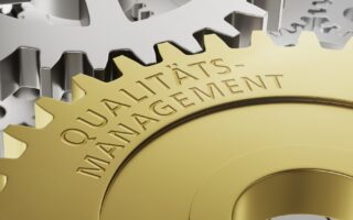 Zahnräder mit Schriftzug Qualitätsmanagement | Förderschläuche