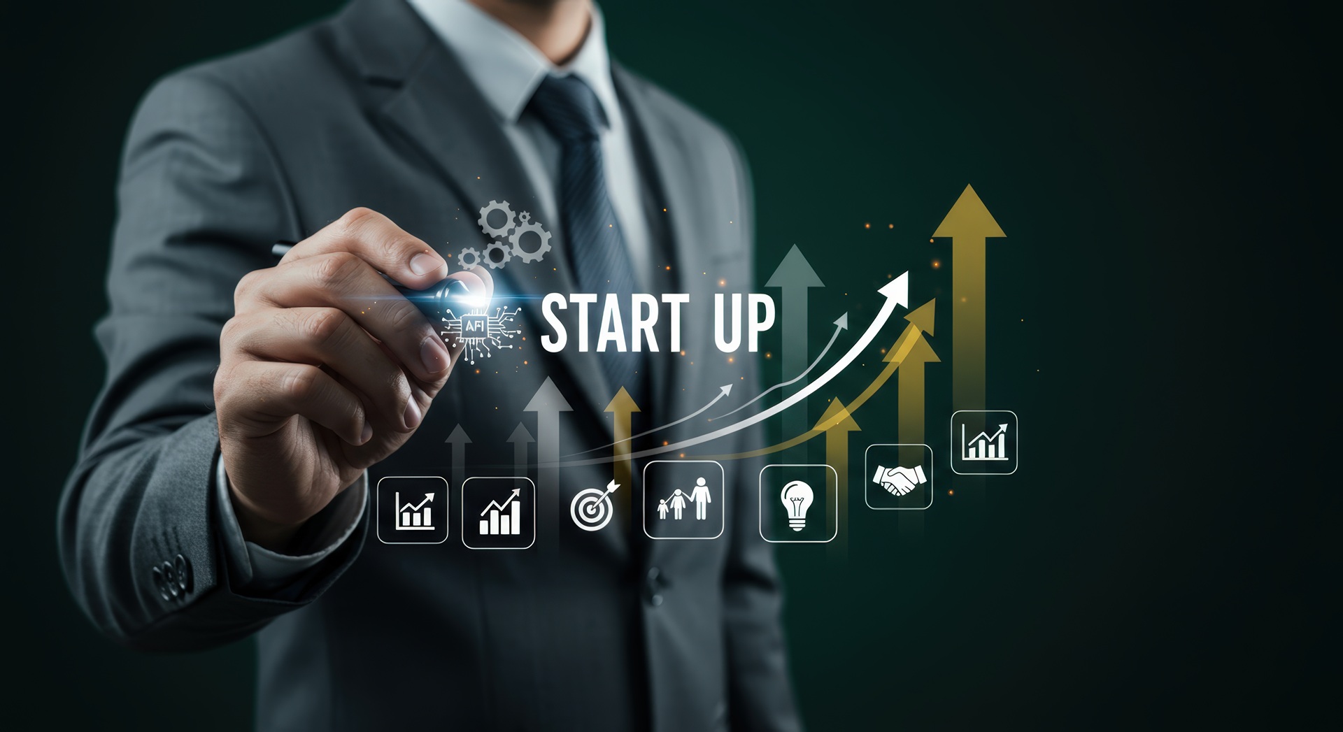 Unternehmer zeichnet Startup-Strategien und Wachstumspfeile | Seminarmanagement Software